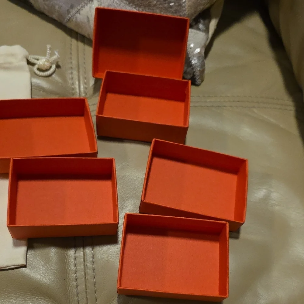 James Avery Vibrant Orange Gift Boxes with Cream Pouch
